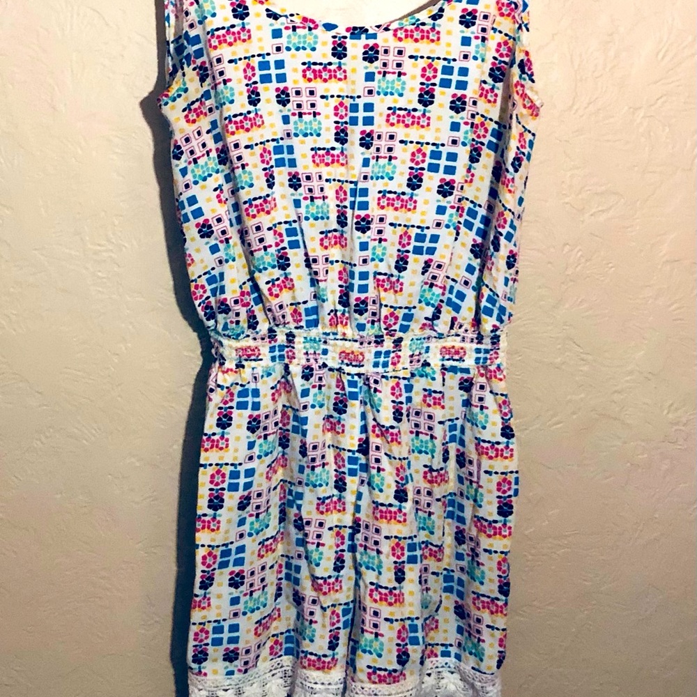 Romper light weight, white with patterns